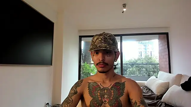 Snapshot of carti02 chatting on 02.06.25 carti02 online show from 02.06.25