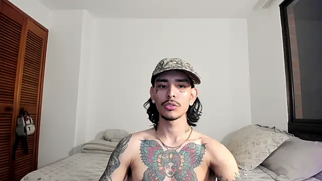 Snapshot of carti02 chatting on 02.12.25 carti02 online show from 02.12.25