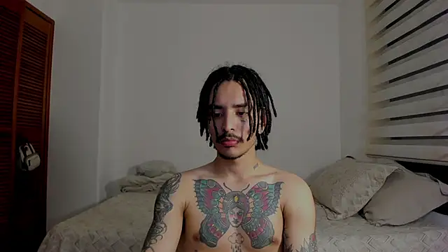 Snapshot of carti02 chatting on 02.28.25 carti02 online show from 02.28.25