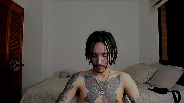 Snapshot of carti02 chatting on 03.01.25 carti02 online show from 03.01.25
