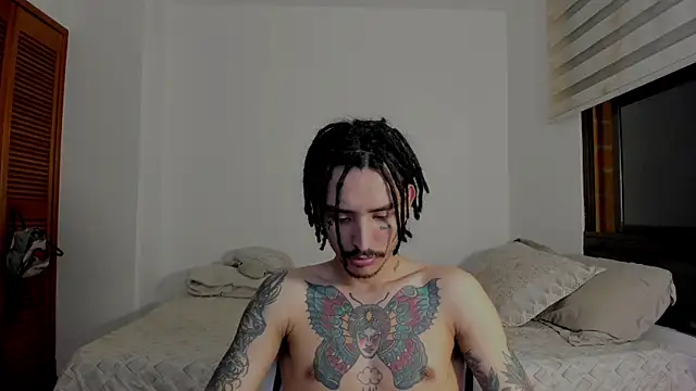 Snapshot of carti02 chatting on 03.03.25 carti02 online show from 03.03.25