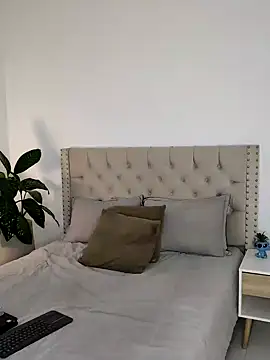 Snapshot of Lia_Hurley chatting on 12.05.24 Lia Hurley online show from 12.05.24