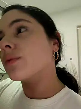 Snapshot of Lia_Hurley chatting on 12.06.24 Lia Hurley online show from 12.06.24