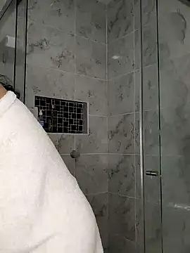 Snapshot of Lia_Hurley chatting on 12.07.24 Lia Hurley online show from 12.07.24