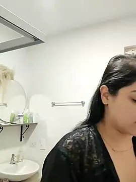 Snapshot of Lia_Hurley chatting on 12.09.24 Lia Hurley online show from 12.09.24