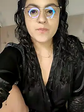 Snapshot of Lia_Hurley chatting on 12.22.24 Lia Hurley online show from 12.22.24