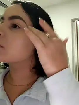 Snapshot of Lia_Hurley chatting on 12.23.24 Lia Hurley online show from 12.23.24