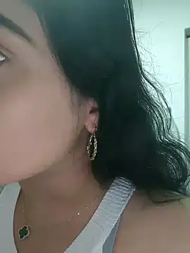 Snapshot of Lia_Hurley chatting on 02.04.25 Lia Hurley online show from 02.04.25