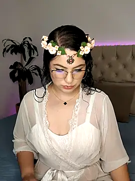 Snapshot of Lia_Hurley chatting on 02.05.25 Lia Hurley online show from 02.05.25