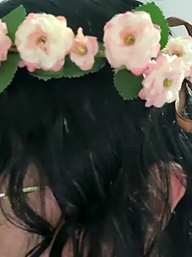 Snapshot of Lia_Hurley chatting on 02.05.25 Lia Hurley online show from 02.05.25