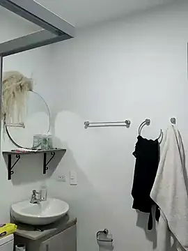 Snapshot of Lia_Hurley chatting on 02.10.25 Lia Hurley online show from 02.10.25