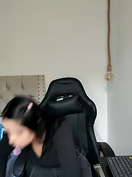 Snapshot of Lia_Hurley chatting on 03.21.25 Lia Hurley online show from 03.21.25