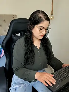 Snapshot of Lia_Hurley chatting on 03.22.25 Lia Hurley online show from 03.22.25