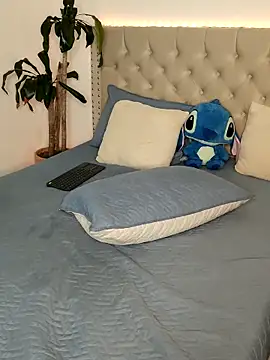 Snapshot of Lia_Hurley chatting on 03.22.25 Lia Hurley online show from 03.22.25