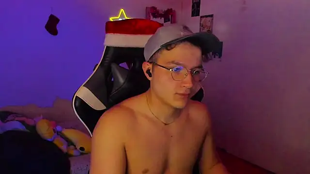 Snapshot of AustinSummerr chatting on 12.17.24 AustinSummerr online show from 12.17.24