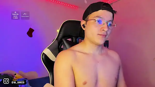 Snapshot of AustinSummerr chatting on 12.31.24 AustinSummerr online show from 12.31.24