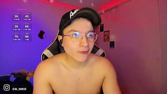Snapshot of AustinSummerr chatting on 12.31.24 AustinSummerr online show from 12.31.24
