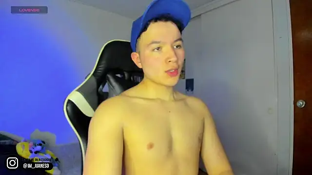 Snapshot of AustinSummerr chatting on 01.08.25 AustinSummerr online show from 01.08.25
