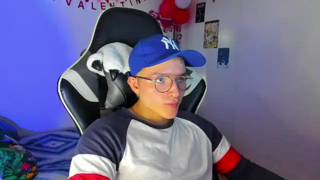 Snapshot of AustinSummerr chatting on 02.10.25 AustinSummerr online show from 02.10.25