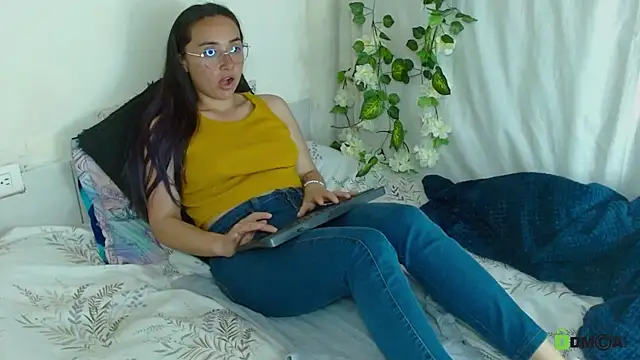 Hot Candy  online show from 04.05.26