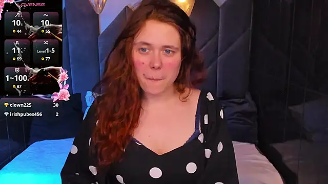 Snapshot of SophiePure chatting on 02.25.25 SophiePure online show from 02.25.25