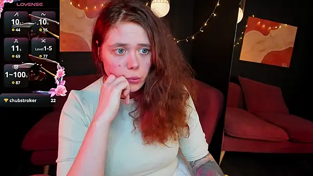 Snapshot of SophiePure chatting on 02.26.25 SophiePure online show from 02.26.25