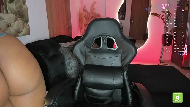 Snapshot of AmelyaMann chatting on 10.16.25 AmelyaMann online show from 10.16.25