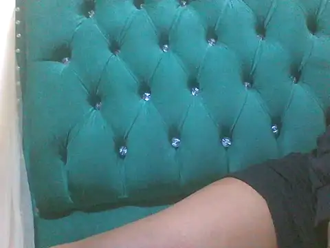 Snapshot of Sexy_Riri chatting on 10.30.25 Sexy Riri online show from 10.30.25