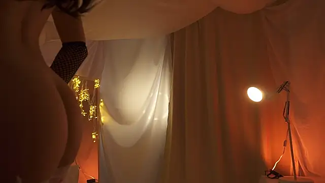 Snapshot of arizonasunrise chatting on 12.20.24 arizonasunrise online show from 12.20.24