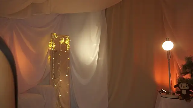 Snapshot of arizonasunrise chatting on 12.24.24 arizonasunrise online show from 12.24.24