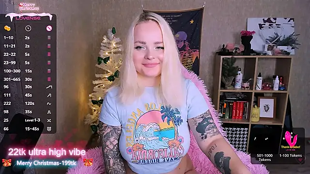 Snapshot of flower_sarah_ chatting on 12.24.24 flower sarah online show from 12.24.24