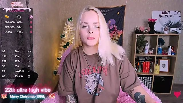 Snapshot of flower_sarah_ chatting on 12.26.24 flower sarah online show from 12.26.24