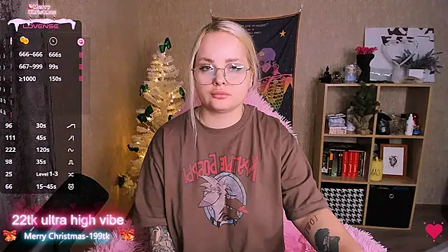 Snapshot of flower_sarah_ chatting on 12.29.24 flower sarah online show from 12.29.24