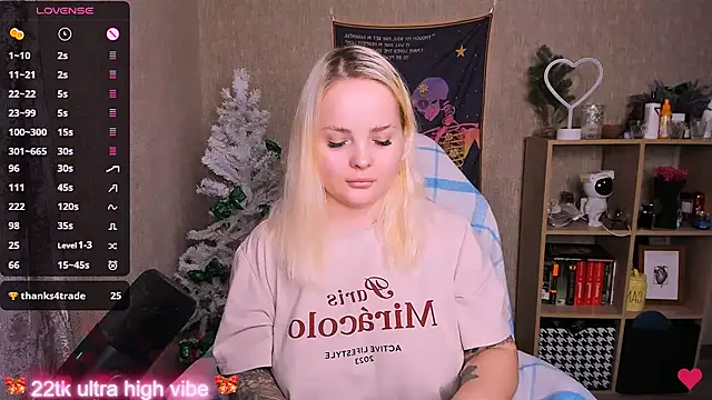 Snapshot of flower_sarah_ chatting on 01.14.25 flower sarah online show from 01.14.25