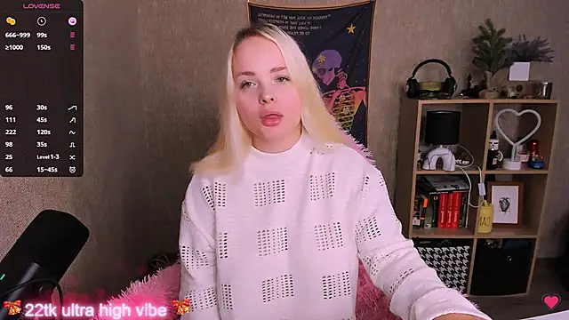 Snapshot of flower_sarah_ chatting on 01.28.25 flower sarah online show from 01.28.25