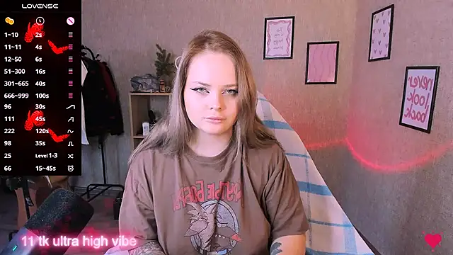 Snapshot of flower_sarah_ chatting on 03.06.25 flower sarah online show from 03.06.25