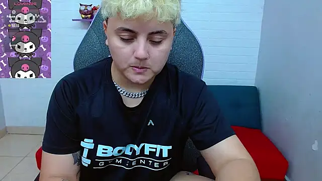 Snapshot of isabeautyx19 chatting on 12.19.24 isabeautyx19 online show from 12.19.24
