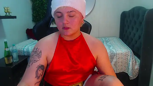 Snapshot of isabeautyx19 chatting on 12.24.24 isabeautyx19 online show from 12.24.24