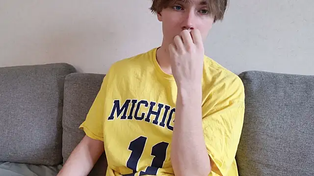 callmenineoneseven online show from 10.13.25