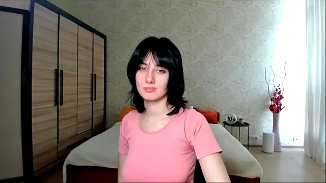 Snapshot of JulisSweet chatting on 12.19.24 JulisSweet online show from 12.19.24