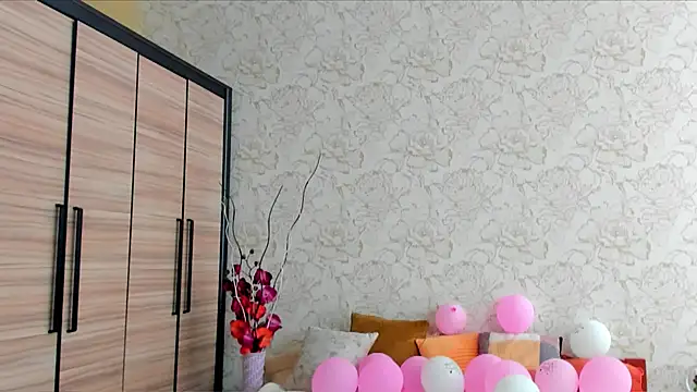 Snapshot of JulisSweet chatting on 02.20.25 JulisSweet online show from 02.20.25