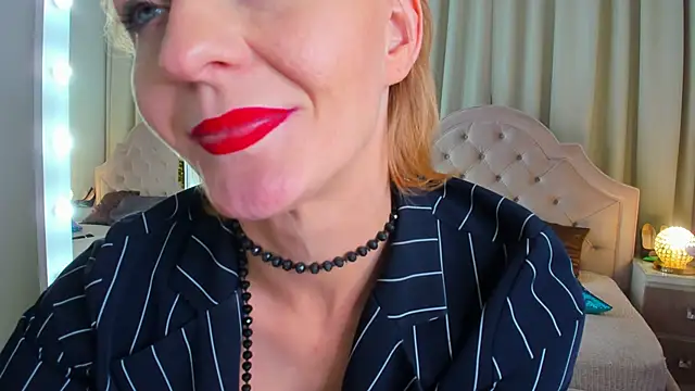 Snapshot of SquirtyAlisa chatting on 02.11.25 SquirtyAlisa online show from 02.11.25