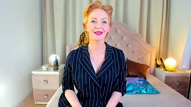 Snapshot of SquirtyAlisa chatting on 02.19.25 SquirtyAlisa online show from 02.19.25
