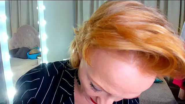 Snapshot of SquirtyAlisa chatting on 02.24.25 SquirtyAlisa online show from 02.24.25