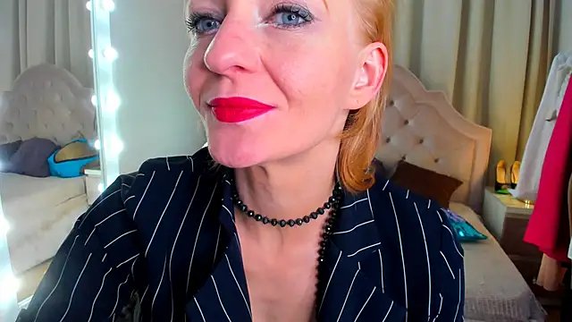 Snapshot of SquirtyAlisa chatting on 02.24.25 SquirtyAlisa online show from 02.24.25