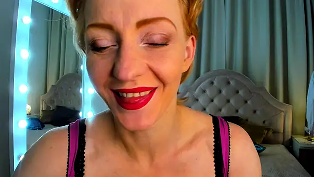 Snapshot of SquirtyAlisa chatting on 03.08.25 SquirtyAlisa online show from 03.08.25