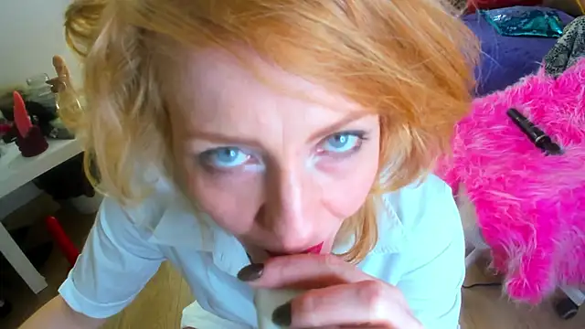 SquirtyAlisa online show from 10.17.25