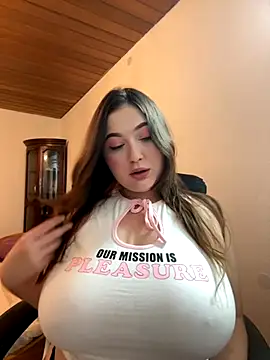 Snapshot of Kamilla_Loop chatting on 09.18.25 Kamilla Loop online show from 09.18.25
