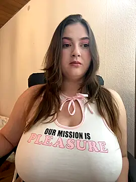 Snapshot of Kamilla_Loop chatting on 10.17.25 Kamilla Loop online show from 10.17.25