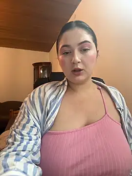 Snapshot of Kamilla_Loop chatting on 10.28.25 Kamilla Loop online show from 10.28.25